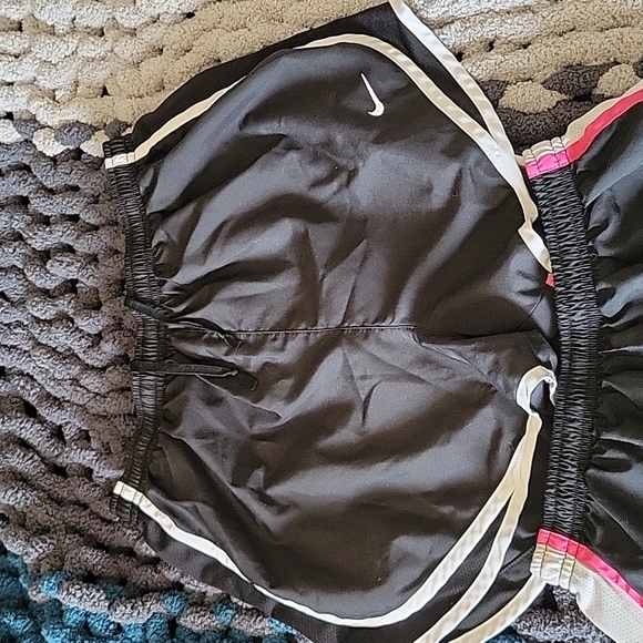 Bundle-Nike shorts - Picture 2 of 7